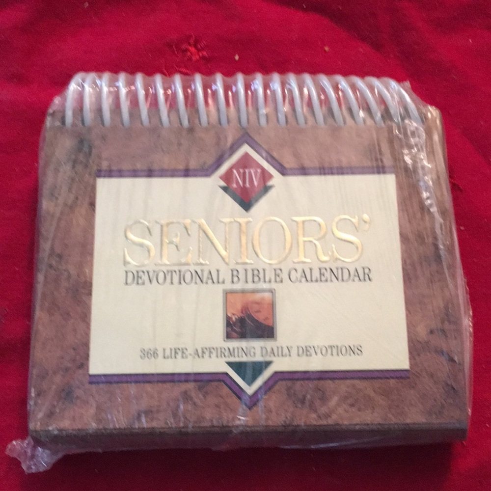 NWT Seniors devotional Bible calendar
